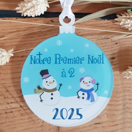 Souvenir d'un 1er Noël à 2, sur une boule de sapin personnalisable.