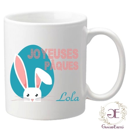 Le lapin de pâques caché derrière un œuf sur ce mug à chocolat ,une belle idée cadeau.