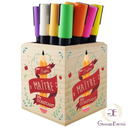 Pour un super Maître, un joli pot à crayons personnalisable et à offrir lors de la kermesse de fin d'année.