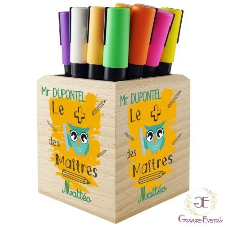 A l'occasion de la fin d'année scolaire, offrez au maître en cadeau personnalisé, ce pot en bois à crayons.