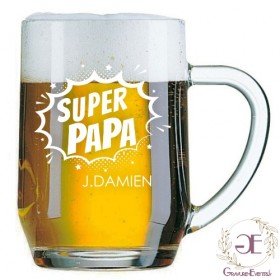 Pour un super Papa, une chope à bière gravée à offrir pour la fête des Pères.