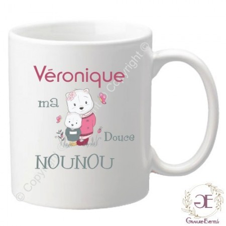 Une nounou tendre sera heureuse de recevoir ce mug personnalisé pour son anniversaire.