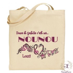 Un souvenir de votre enfant , pour sa nounou, lorsqu'elle se promène avec le tote bag personnalisé à son prénom.