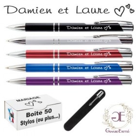 Juste vos 2 prénoms gravés sur un stylo, à offrir lors d'un évènement.