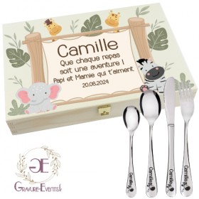 Couvert gravé dans leur coffret en bois. Décor Savane avec ses animaux de la Jungle.