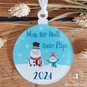 Un cadeau pour un premier Noël en tant que Papi, imprimé sur une boule à déposer dans le sapin.