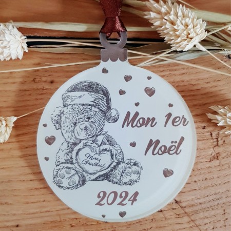 Cette ourson vintage, sur une boule personnalisée Mon 1er Noël, à offrir à un nouveau né.