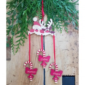 Pour noël, décorez votre maison avec cette suspension en bois personnalisée avec le prénom de vos enfants.