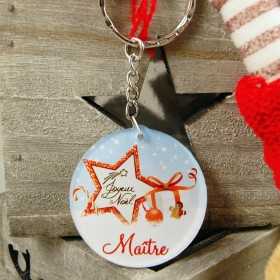 Un cadeau économique, le maître de votre enfant sera ravi avec ce porte clef "Joyeux Noël".