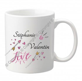 Deux flèches de Cupidon qui ont frappées votre Cœur, symbolisé sur un Mug personnalisé à vos 2 prénoms.