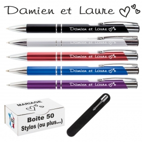 Juste vos 2 prénoms gravés sur un stylo, à offrir lors d'un évènement.