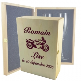 A offrir à un couple passionné par la moto Honda, ce coffret imprimé en bois contenant ses 2 flûtes gravées et personnalisées.