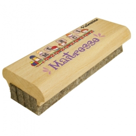 Une brosse pour tableau numérique personnalisée à offrir à la maîtresse de votre enfant.
