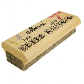 Dites merci pour cette belle année à l'enseignant de votre enfant, avec cette brosse en bois personnalisée à tableau.