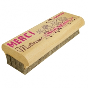 Remerciez la maîtresse de votre enfant en fin d'année avec une brosse à tableau à craie personnalisée.