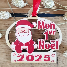 Boule en bois découpée au laser "Mon premier Noël" dans le thème Père Noël, le tout personnalisable avec une année.