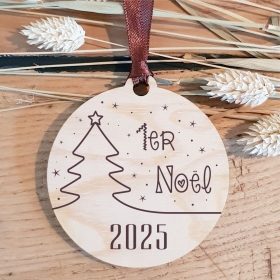 Ornement en bois à offrir pour marquer l'année du premier Noël d’un nouveau-né.
