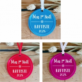 Décoration artisanale en feutrine douce et plexiglas gravé, premier Noël d’un enfant.